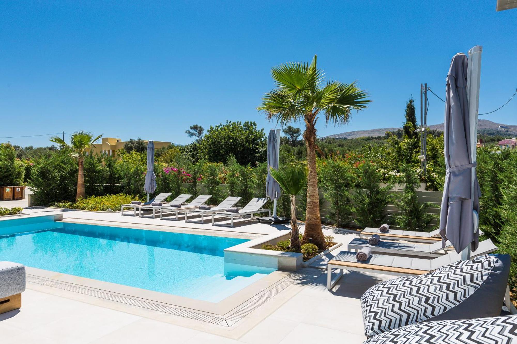 Vasilios Villa, With Pool, Gym & Close To Beach, By Thinkvilla Loutra 외부 사진