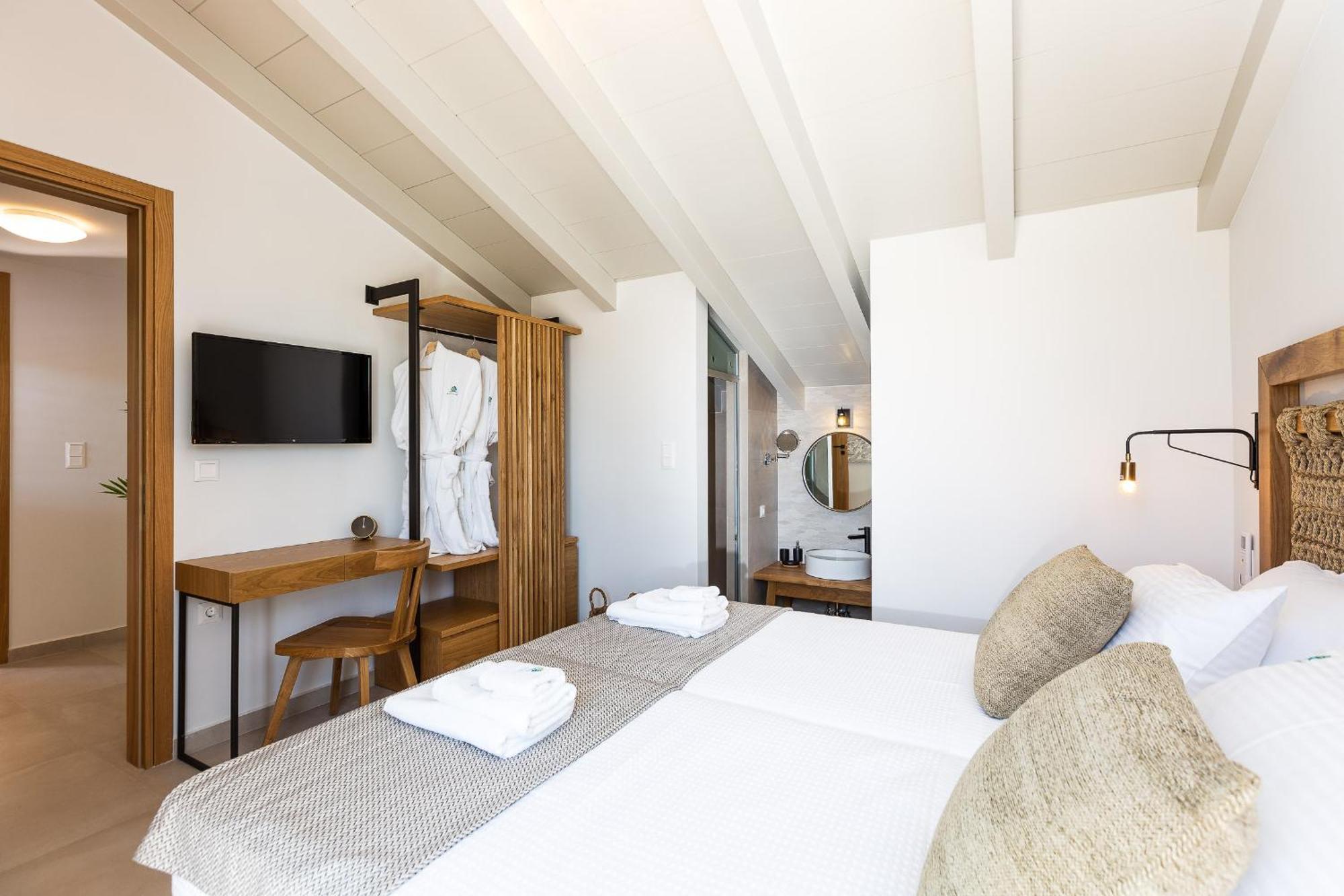 Vasilios Villa, With Pool, Gym & Close To Beach, By Thinkvilla Loutra 외부 사진