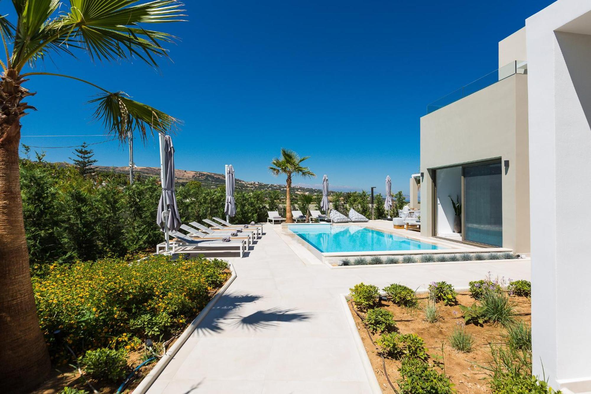 Vasilios Villa, With Pool, Gym & Close To Beach, By Thinkvilla Loutra 외부 사진